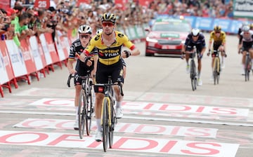 Primoz Roglic, del equipo Jumbo-Visma, ganador de la octava etapa entre las localidades de Dénia y Xorret de Catí.