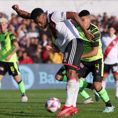 Borja anota en la derrota de River Plate contra Barracas Central