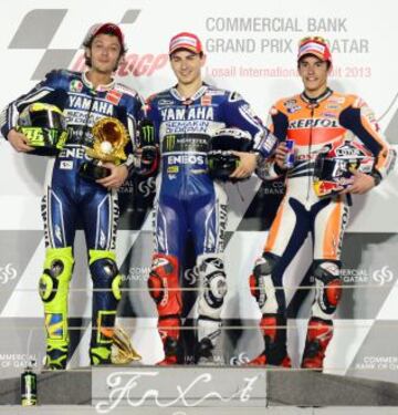 La victoria de Jorge Lorenzo se completó con un segundo puesto del italiano Valentino Rossi en su regreso a Yamaha y el primer podio de Marc Márquez en su debut.