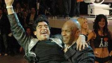 <b>RETIRADA. </b>Mike Tyson y Diego Maradona, en el programa que presenta el ex futbolista argentino.