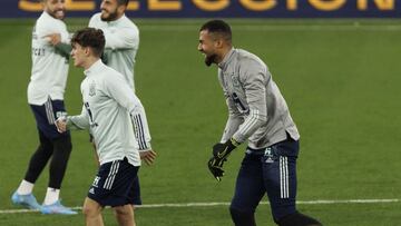 Robert Sánchez y Gavi.