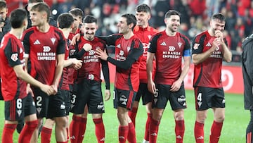 El Mirandés es líder y está en el camino de hacer historia.