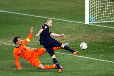 Los 5 momentos m¨¢s recordados de la carrera de Andr¨¦s Iniesta: de Stamford Bridge a Sud¨¢frica