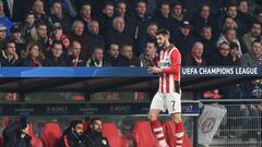 El uruguayo Gastón Pereiro, expulsado por falta a Godín