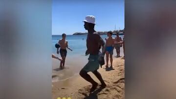 El incidente que vivió una estrella del fútbol con unos niños en la playa