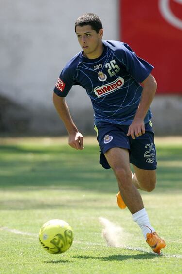 Debutó con Chivas el 10 de septiembre de 2006.
