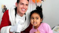 James Rodr&iacute;guez se transforma en Pap&aacute; Noel para sorprender a ni&ntilde;os con c&aacute;ncer.