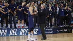 Juan Carlos Navarro levanta su s&eacute;ptima Copa del Rey.