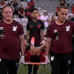 La grave lesión de Vitor Roque revienta el plan de Xavi