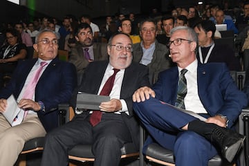 Alfredo Relaño, director del DIario As junto a Josep Felix Ballesteros, alcalde de Tarragona y de Alejandro Blanco, presidente del COE.