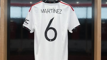 What is Lisandro Martínez’s number at Manchester United?