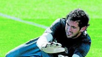 <b>SE QUEDA. </b>Diego López seguirá, por lo menos, una temporada más en las filas del Villarreal a pesar del interés que clubes como el Manchester United han mostrado en lograr su fichaje.