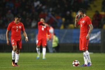 Futbol, Chile v Jamaica.
Partido amistoso 2016.
Los jugadores de la seleccion chilena se lamentan tras el gol de Jamaica durante el partido amistoso disputado en el estadio Sausalito de Vina del Mar, Chile.
27/05/2016
Marcelo Hernandez/Photosport***********

Football, Chile v Jamaica.
Chile's players react after the goal of Jamaica during the friendly football match held at the Sausalito stadium in Vina del Mar, Chile.
27/05/2016
Marcelo Hernandez/Photosport*