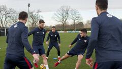 Yeray, Unai N&uacute;&ntilde;ez y Aketxe en un rondo en Lezama.