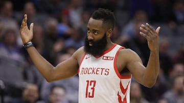 El jugador de baloncesto James Harden, durante un partido contra el Sacramento.