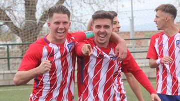 Juvenil A. JC junto a Joaquín, que señala con el dedo, el domingo