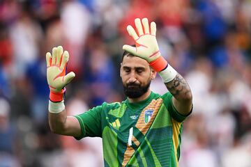 Gianluigi Donnarumma pide perdón a los aficionados italianos que habían ido a ver a la Selección de Italia contra la de Suiza. El portero del PSG realizó un gran torneo, salvando a su equipo de mayores goleadas, aun así fue el primero en acudir en disculparse ante su hinchada.