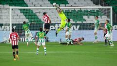 Claudio Bravo of Real Betis during LaLiga, football match played between Real Betis Balompie and Athletic Club Bilbao at Benito Villamarin Stadium on April 21, 2021 in Sevilla, Spain.
 AFP7 
 21/04/2021 ONLY FOR USE IN SPAIN