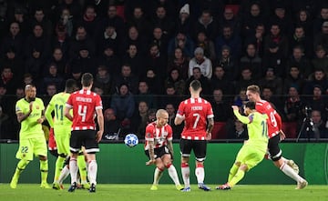 0-1. Leo Messi marcó el primer gol.