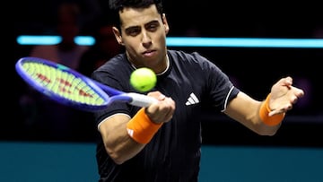 Jaume Munar, contra Alexander Bublik en Róterdam.