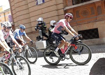 Egan Bernal, antes de la salida. 