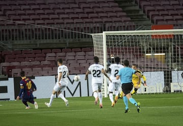 1-0. Leo Messi marcó el primer gol.