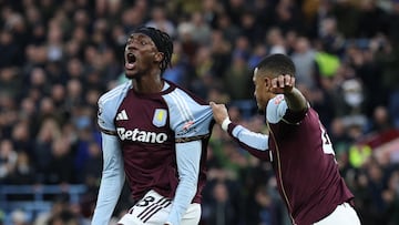 Soccer Football - Premier League - Aston Villa v Leeds United - Villa Park, Birmingham, Britain - February 21, 2026 Aston Villa's Tammy Abraham celebrates scoring their first goal with Ezri Konsa Action Images via Reuters/Paul Childs EDITORIAL USE ONLY. NO USE WITH UNAUTHORIZED AUDIO, VIDEO, DATA, FIXTURE LISTS, CLUB/LEAGUE LOGOS OR 'LIVE' SERVICES. ONLINE IN-MATCH USE LIMITED TO 120 IMAGES, NO VIDEO EMULATION. NO USE IN BETTING, GAMES OR SINGLE CLUB/LEAGUE/PLAYER PUBLICATIONS. PLEASE CONTACT YOUR ACCOUNT REPRESENTATIVE FOR FURTHER DETAILS..