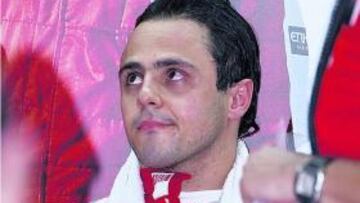 <b>ENFADO. </b>Massa terminó con los ojos llorosos tras quedarse fuera.