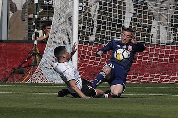 La fuerte entrada de Damián Pérez a Rodrigo Echeverría prendió desde temprano en Superclásico.