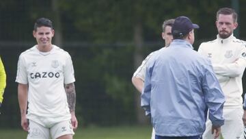 James y Rafa Ben&iacute;tez en el primer entrenamiento de DT con el Everton