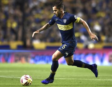 He defended Boca Juniors' shirt from 2004 until his transfer to Real Madrid for 20.5 million euros on 19 December 2006 - becoming the most lucrative transfer in Boca Juniors history. He remained with Real Madrid until 2011 and returned to Boca Juniors in