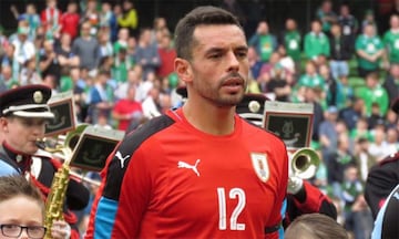 El 'Coco' fue campeón de la Copa Sudamericana con Universidad de Chile en 2011. Luego pasó por Nacional de Uruguay donde ganó cuatro títulos y por Argentina en Atlético Rafaela y en Banfield. Hoy está sin club.