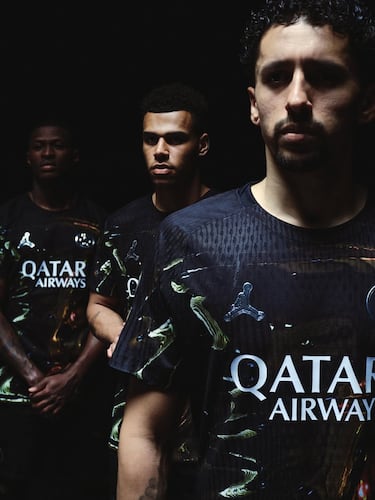 Además de la camiseta de juego, la línea "Night Edition" incluye una colección completa de entrenamiento (como la camiseta pre-partido en tonos grises) y piezas de estilo de vida (lifestyle) para los aficionados.