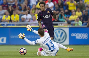 Neymar hizo hat trick y también anotó el 1-4.