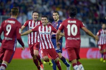 Ángel Correa celebra el primer gol del Atlético.