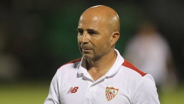 La AFA pregunta a Sampaoli si dirigiría a Argentina y Sevilla