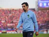 Futbol, Universidad de Chile vs Ohiggins.
Fecha 13, Liga de Primera 2025.
El entrenador de Ohiggins Francisco Meneghini es fotografiado contra Universidad de Chile durante el partido de primera division disputado en el estadio Nacional en Santiago, Chile.
31/05/2025
Felipe Zanca/Photosport
Football, Universidad de Chile vs Ohiggins.
13st turn, 2025 First division league.
OhigginsÕs head coach Francisco Meneghini is pictured against Universidad de Chile during the first division match held at the Nacional stadium in Santiago, Chile.
31/05/2025
Felipe Zanca/Photosport