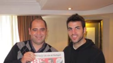 <b>CON AS. </b>Cesc Fábregas mantuvo una charla informal con Javier Matallanas en Londres.