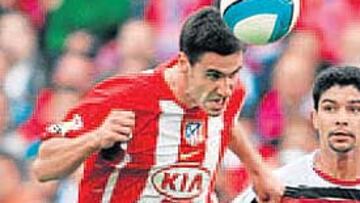 <b>PILAR ÁREO. </b>Pablo demostró ante el Sevilla su seguridad de cabeza.