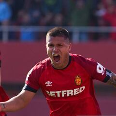 Cucho Hernández le da la victoria a Mallorca ante Alavés