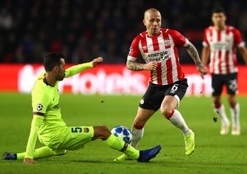 Sergio Busquets y Angeliño.