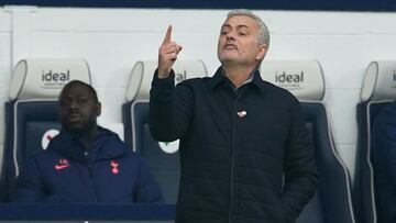 Klinsmann cuenta lo que le falta al Tottenham para ganar la Premier League con Mourinho