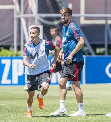 Lucas Vázquez y Gerard Piqué
