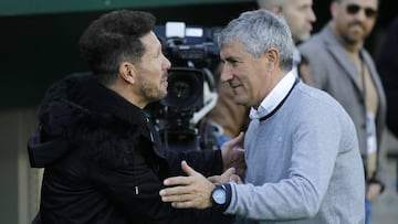 Simeone y Seti&eacute;n se saludan en el Betis-Atl&eacute;tico de la pasada temporada.