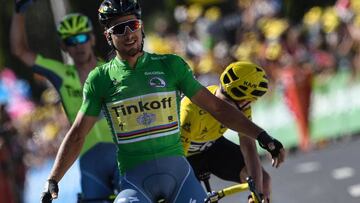 Sagan cruza la meta de Montpellier por delante de Froome y de su compa&ntilde;ero Bodnar.