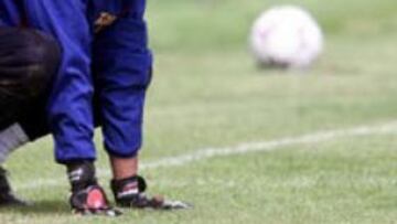 <b>DESDE EL PRINCIPIO. </b>Bonano busca sitio en la portería blaugrana.