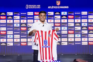 Thiago Almada es el segundo refuerzo presentado esta semana por el Atlético de Madrid, ayer, lunes 28, fue presentado Álex Baena y faltan las presentaciones de los otros fichajes como Ruggeri, Cardoso y Hancko.