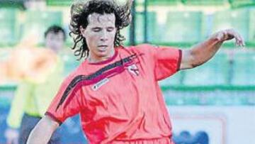 <b>UNO QUE GUSTA Y OTRO QUE NO. </b>Mientras que por el sevillista Bruno (arriba) Alcaraz está dispuesto a todo, el brasileño Andrade no le termina de convencer para la media.