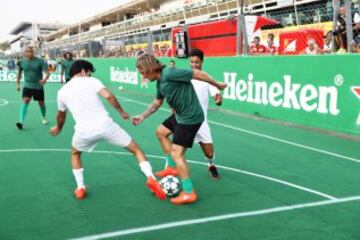 Michel Salgado ante Sergio Pérez y Daniel Ricciardo.