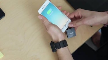 Uvolt, el reloj que carga tu smartphone con energía solar